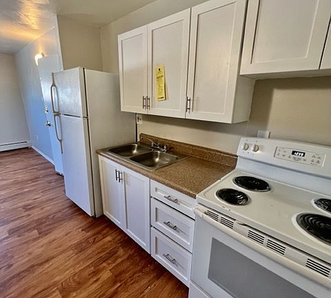 4th image of 1393 Jamaica St #5