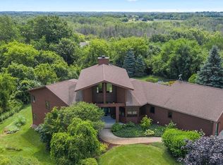 1860 Skyview Dr NW, Sparta, MI 49345