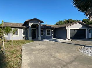 1530 Country Club Blvd, Cape Coral, FL 33990