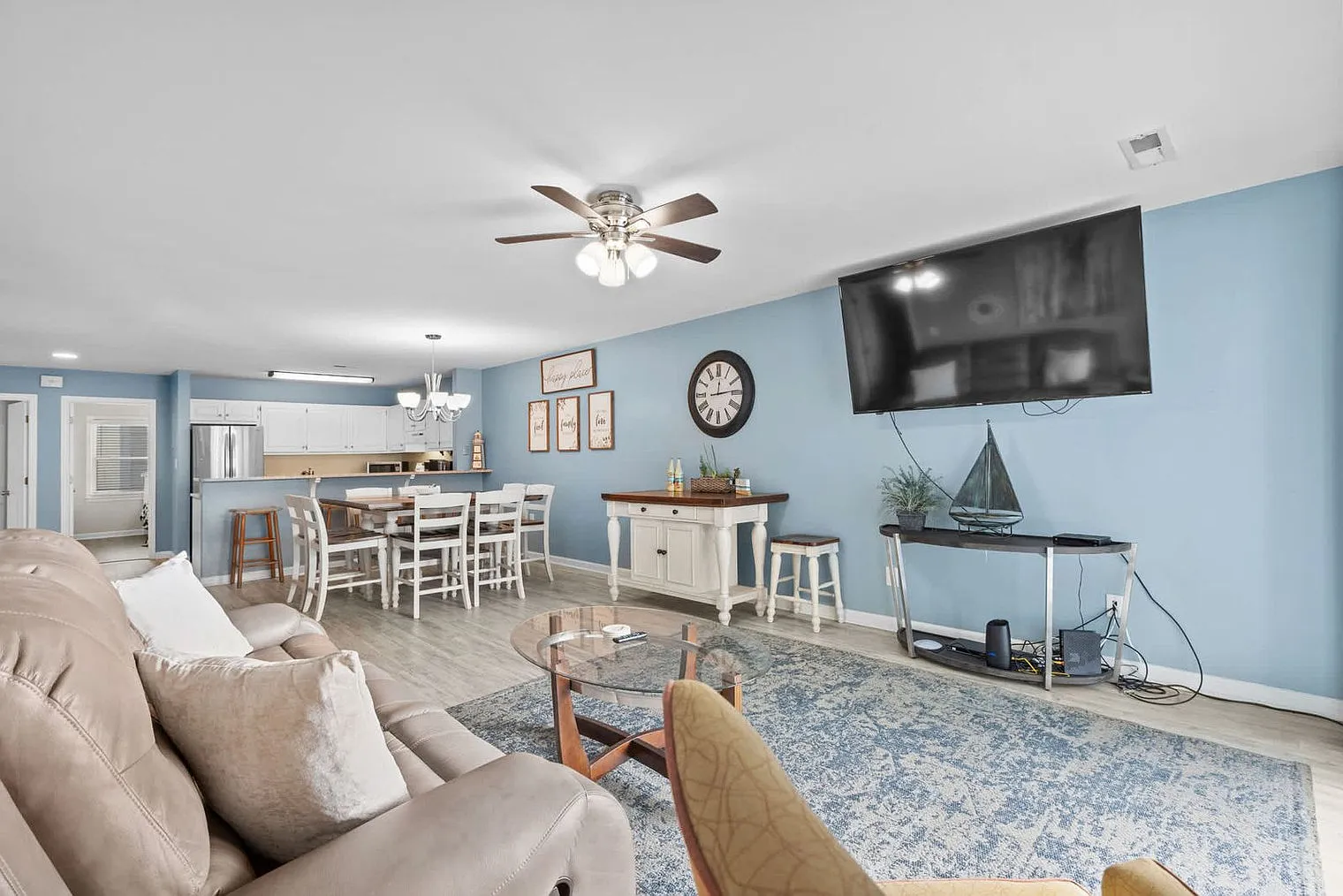 3 bed, 2.0 bath, 1291 sqft, $6,169 — Photo 4