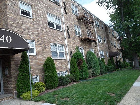 2nd image of 136 Greenleaf Ave APT 3B