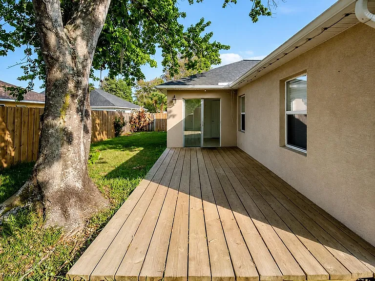 405 Island View Cir — Photo 4