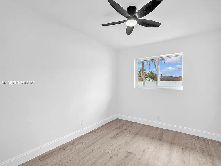 2572 NW 20th St — Photo 18