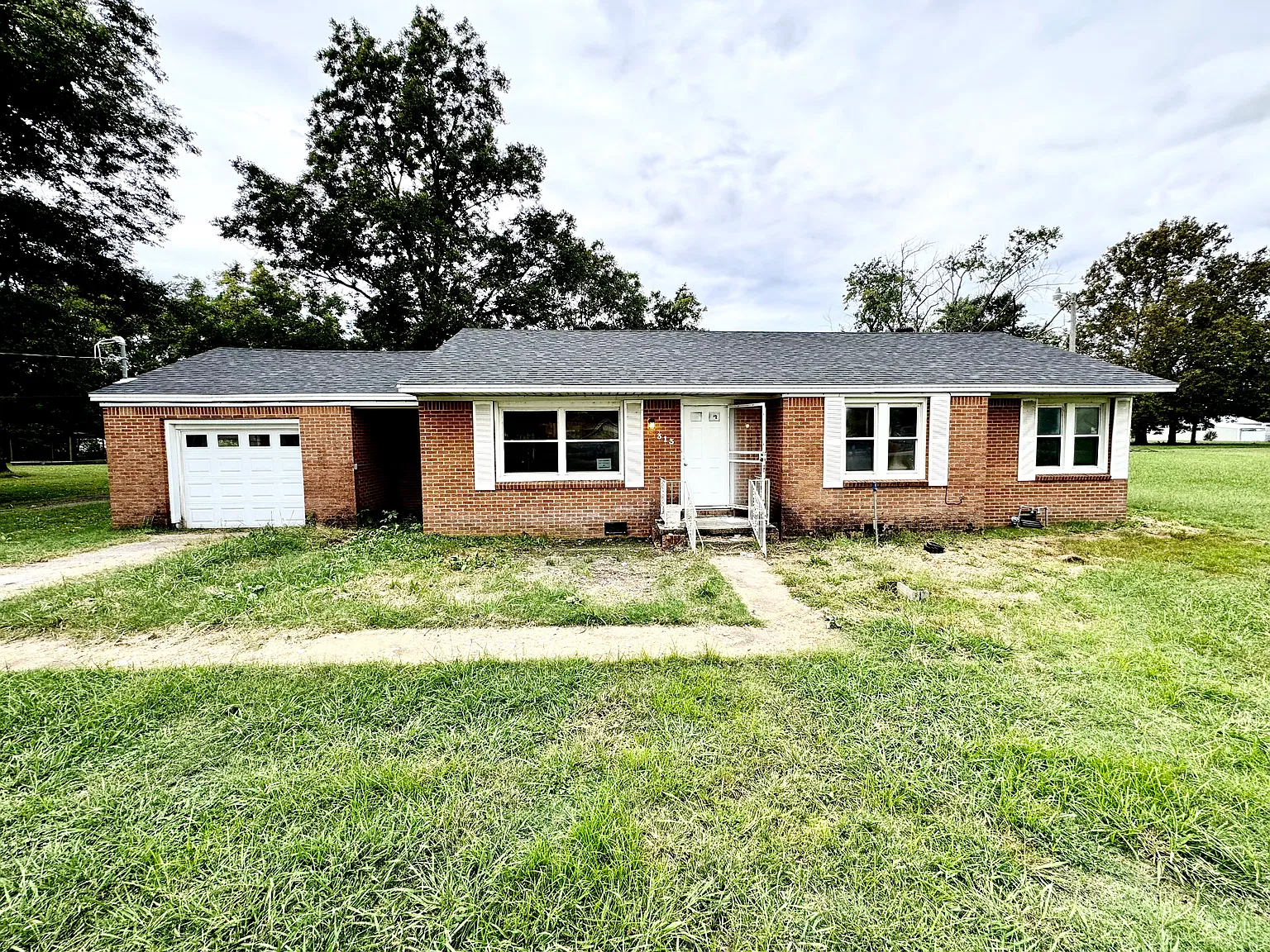 3 bed, 1400 sqft, $1,500 — Photo 1