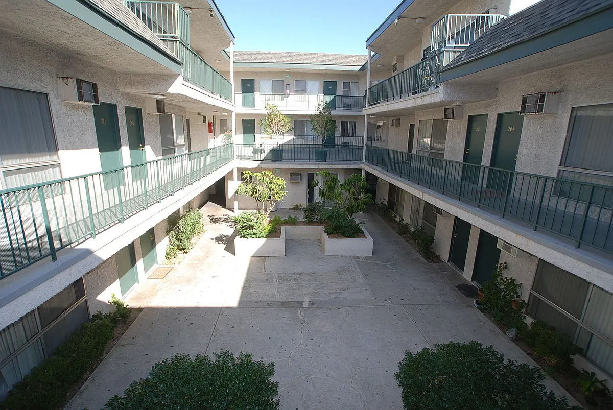 Building Photo - SA2 - 20431 Saticoy Apts.