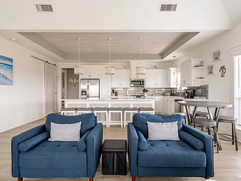 Palm Ridge Dr — Photo 7
