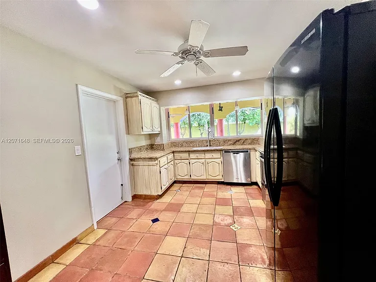 10025 SW 111th St — Photo 5