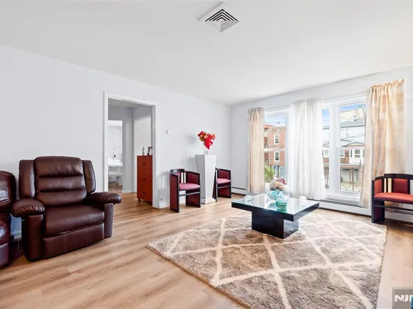 186 Hamilton Ave, Fairview, NJ 07022