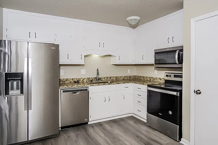 3 bed, 2.0 bath, 1560 sqft, $1,575 — Photo 4