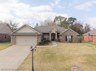 11 S 14th St, Lavaca, AR 72941