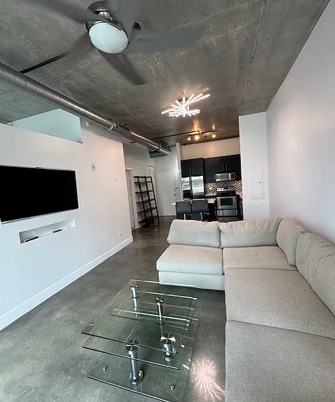 313 NE 2nd St #302 — Photo 5