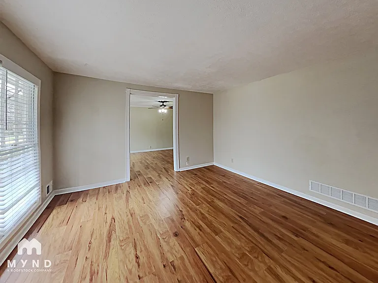 2570 Rolling View Dr SE — Photo 3