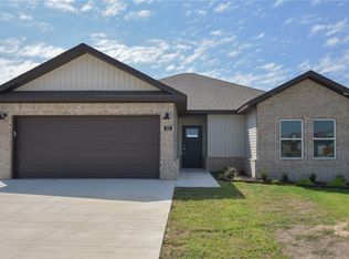 35 W Chikasaw Rd, Farmington, AR 72730