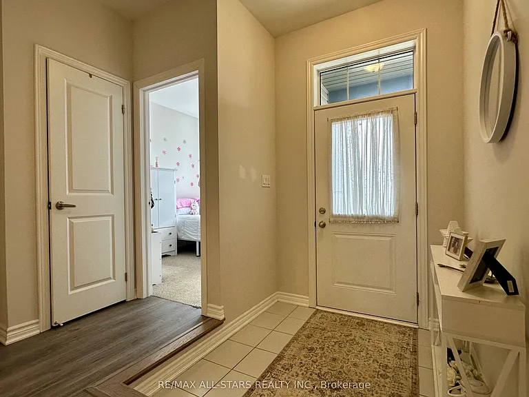 17 Lakewood Cres #3 — Photo 3