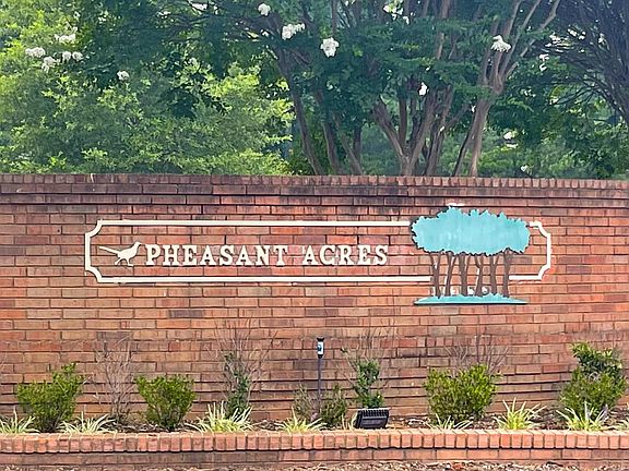 2nd image of 1841 Pheasant Acre Ln E