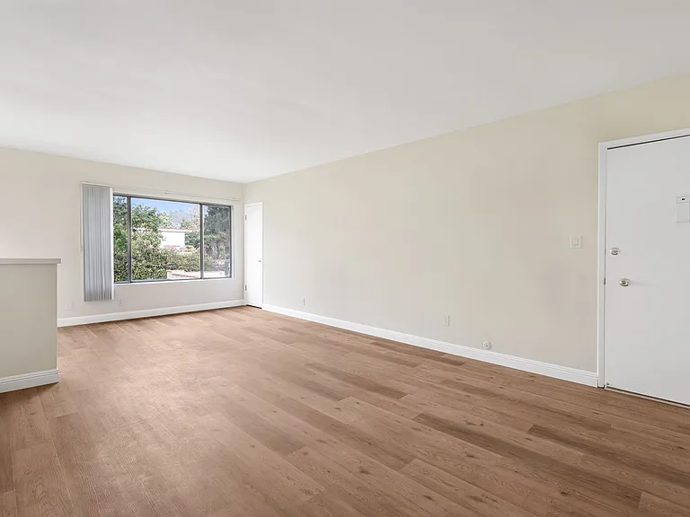 911 Havenhurst Drive (#840) — Photo 4