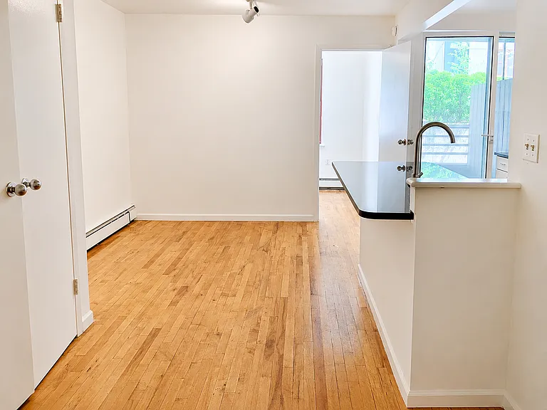 190 E 7th St #115 — Photo 4