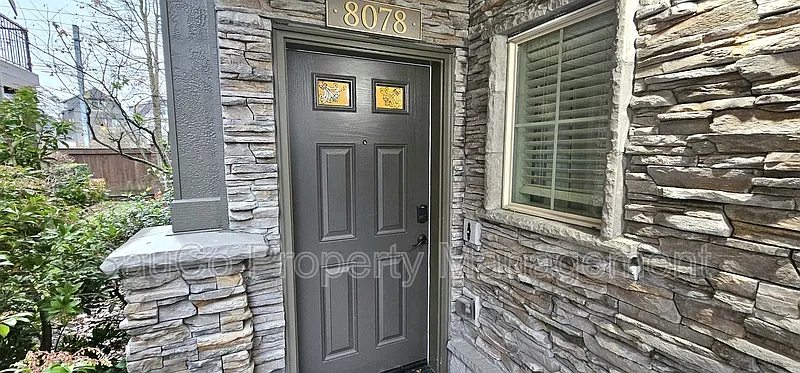 2 bed, 1.0 bath, 855 sqft, $1,895 — Photo 2