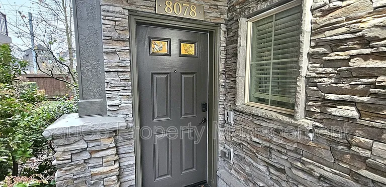 8078 NE Miriam Way — Photo 2