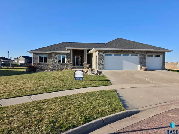 2824 E Sunflower Cir, Brandon, SD 57005