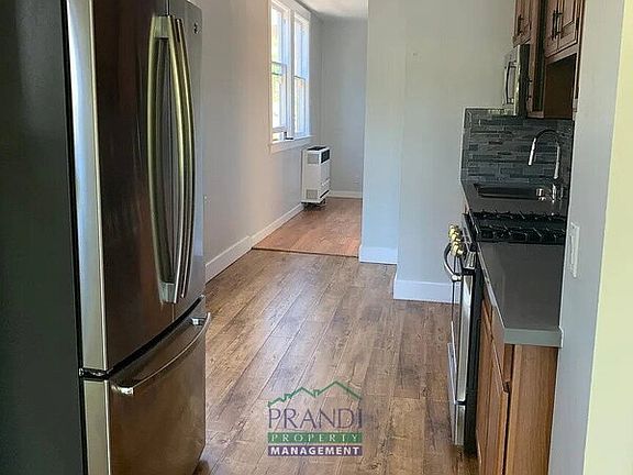 5th image of 106 Union St APT 2