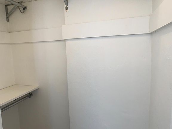 5th image of 838 Lasalle St APT 4
