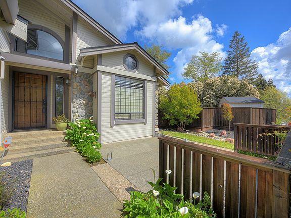3rd image of 3570 Christa Ct