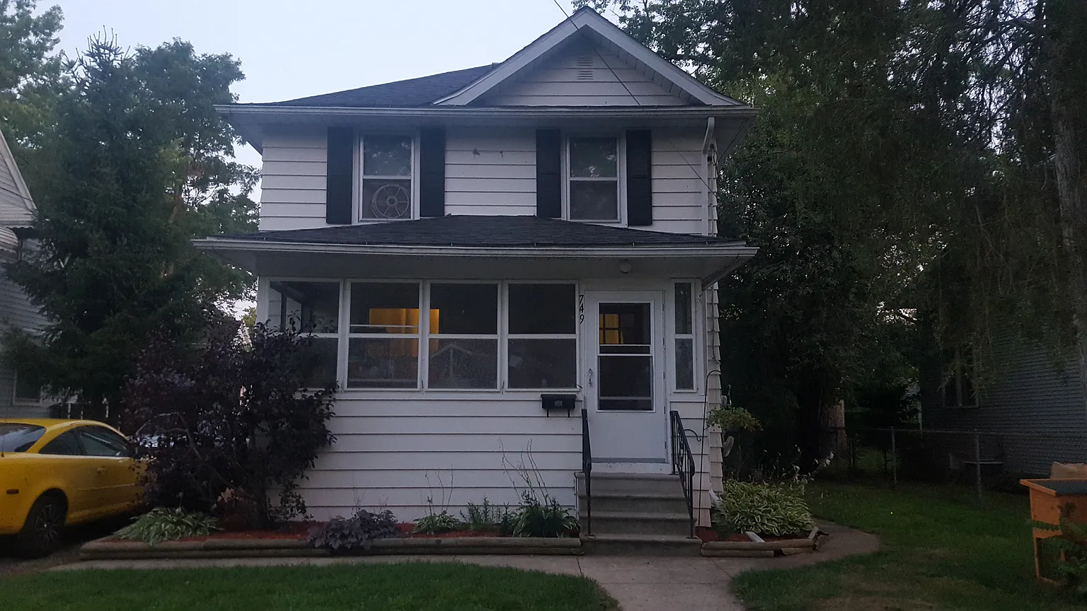 749 Douglas St photo 1