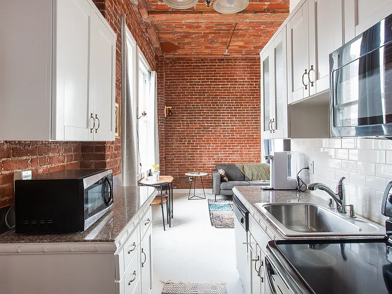 215 W 7th St #1301 — Photo 15
