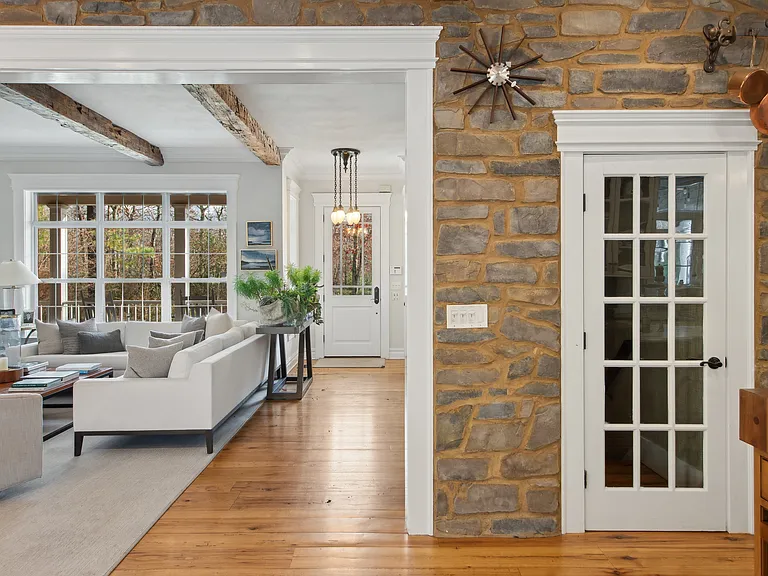 371 Sag Harbor Tpke — Photo 12