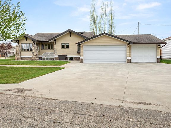 5th image of 735 2nd Ave NW