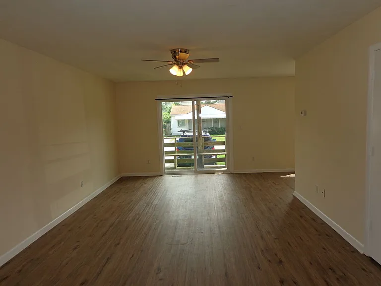4636 Coronet Ave — Photo 6