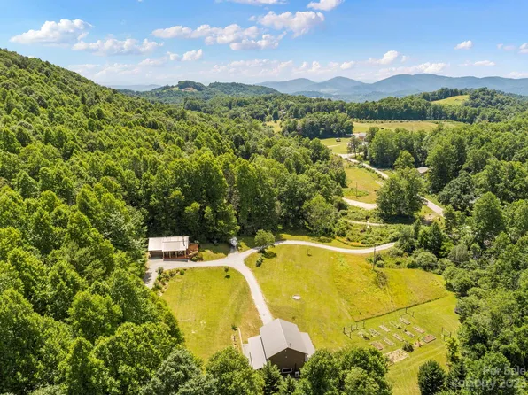 1906 Sugarloaf Mountain Rd, Hendersonville, NC 28792