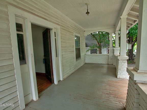 4th image of 523 Highland Ave