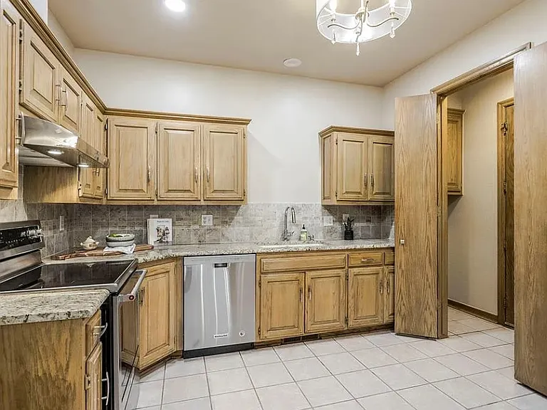 2100 Cobblestone Ct #103 — Photo 9
