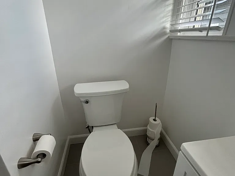 4652 Oakwood Ave — Photo 12