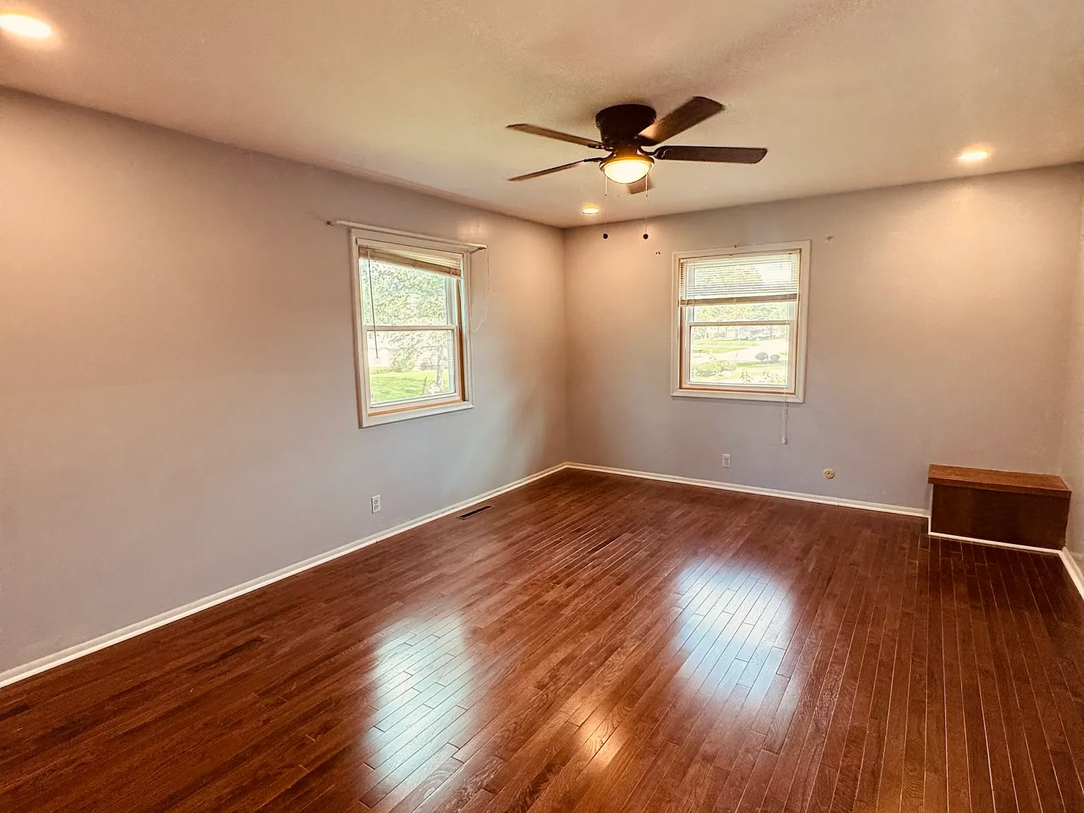 4 bed, 2.5 bath, 2287 sqft, $2,400 — Photo 2