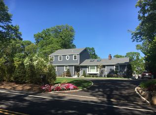 15 Mud Rd, Setauket, NY 11733