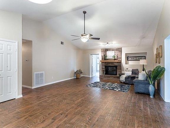 3rd image of 5100 Hilltop Ct