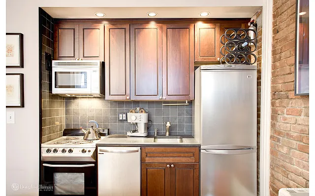 Rented by Douglas Elliman | media 23