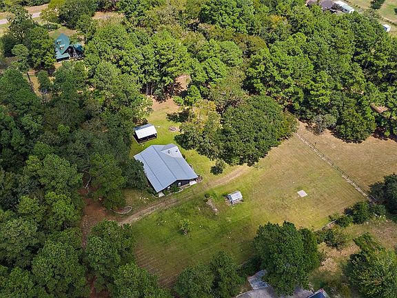 3rd image of 26652 Forest Hills Ln
