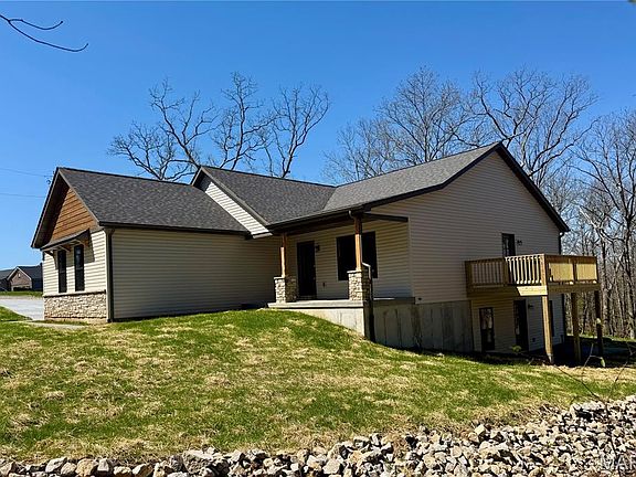 4th image of 1583 Charmaine Dr