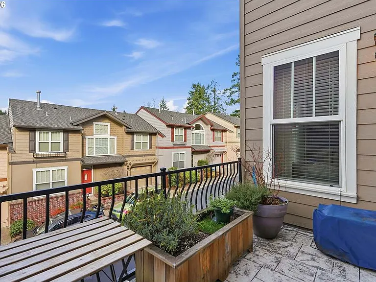 2442 NW Burnett St — Photo 11