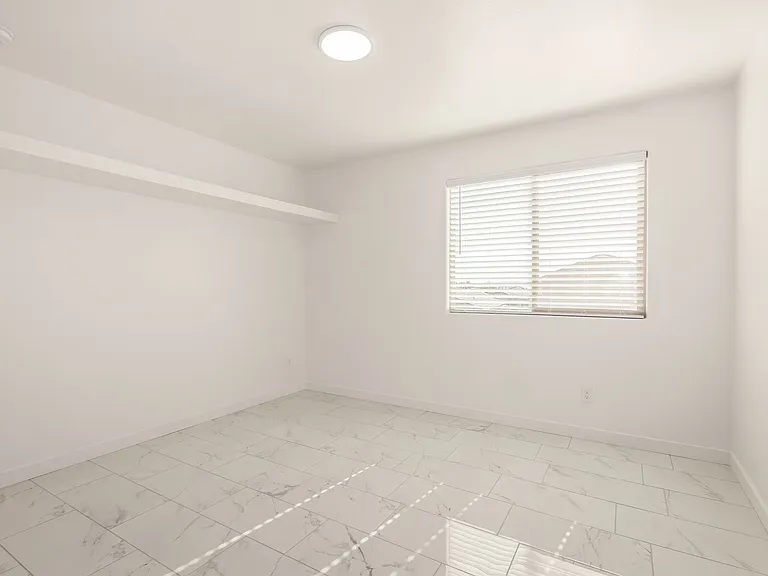 24409 W Sheraton Ln — Photo 30