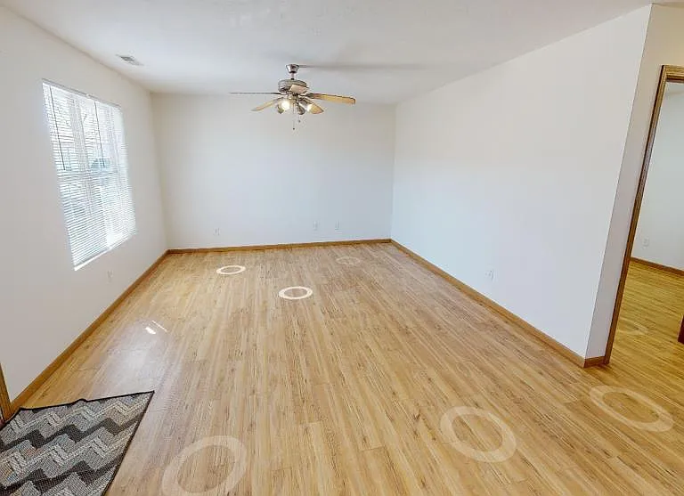 813 W Prairie St — Photo 4