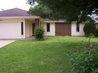 1384 E Woodgate St, Springfield, MO 65804