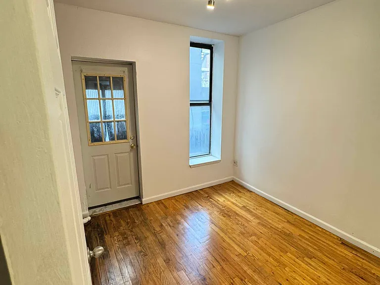 447 W 37th St #1RW — Photo 10