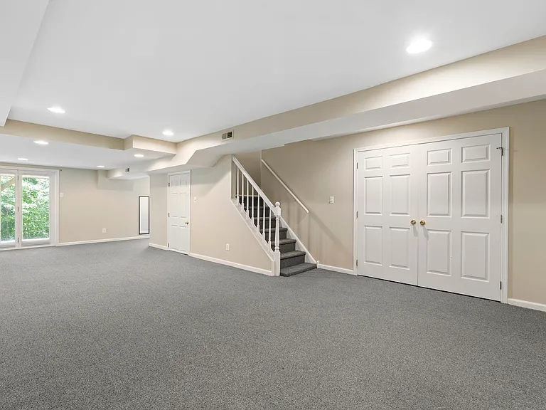 105 Knollwood Ct — Photo 25