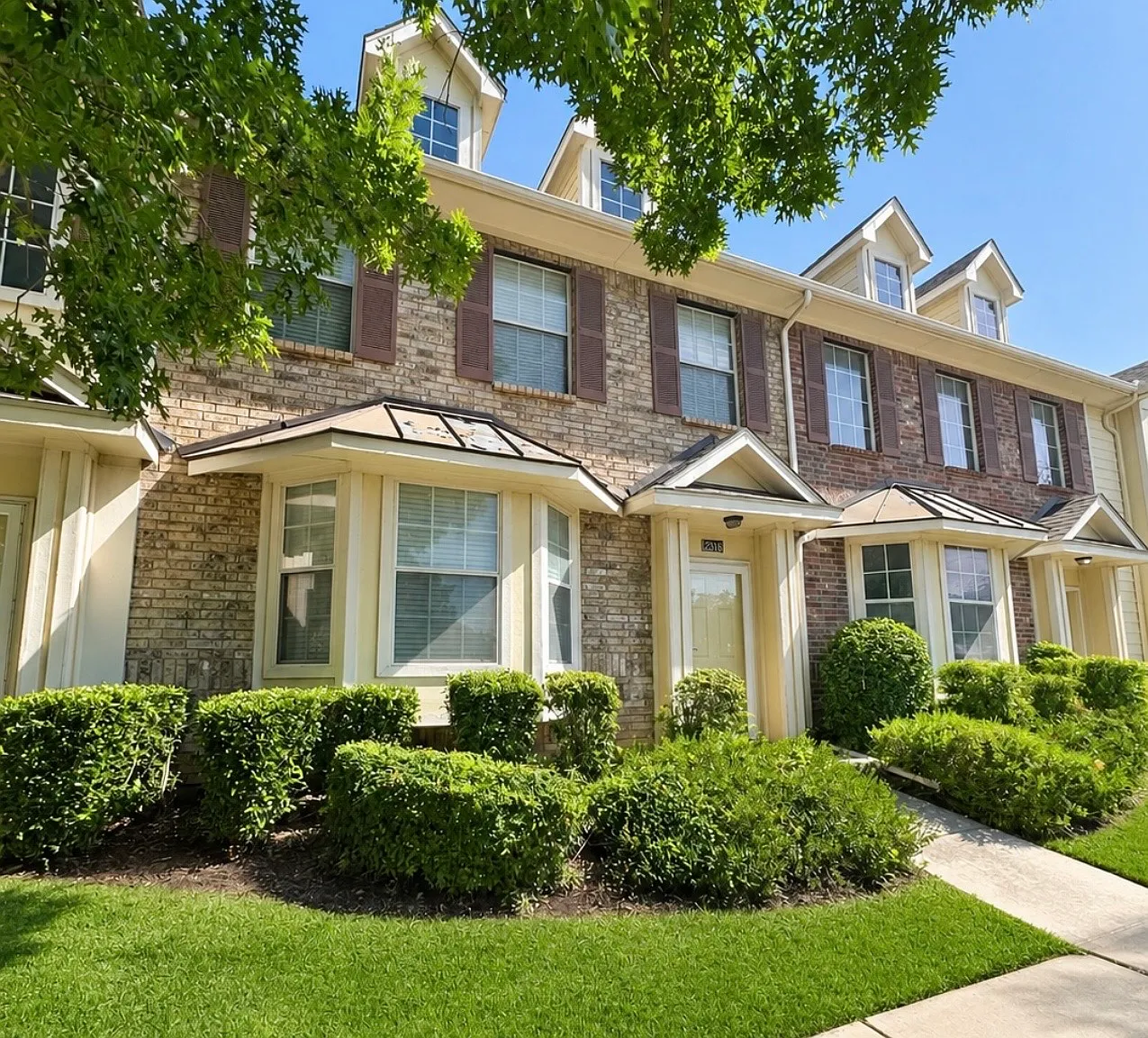 3 bed, 2.5 bath, 1488 sqft, $2,250 — Photo 1