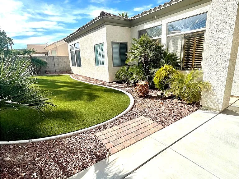 385 Apple River Ct — Photo 2